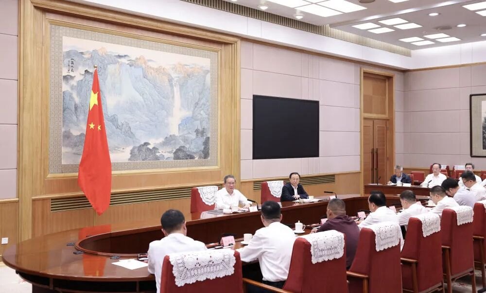 年中经济形势座谈会信息量很大，8位座上宾是什么来头